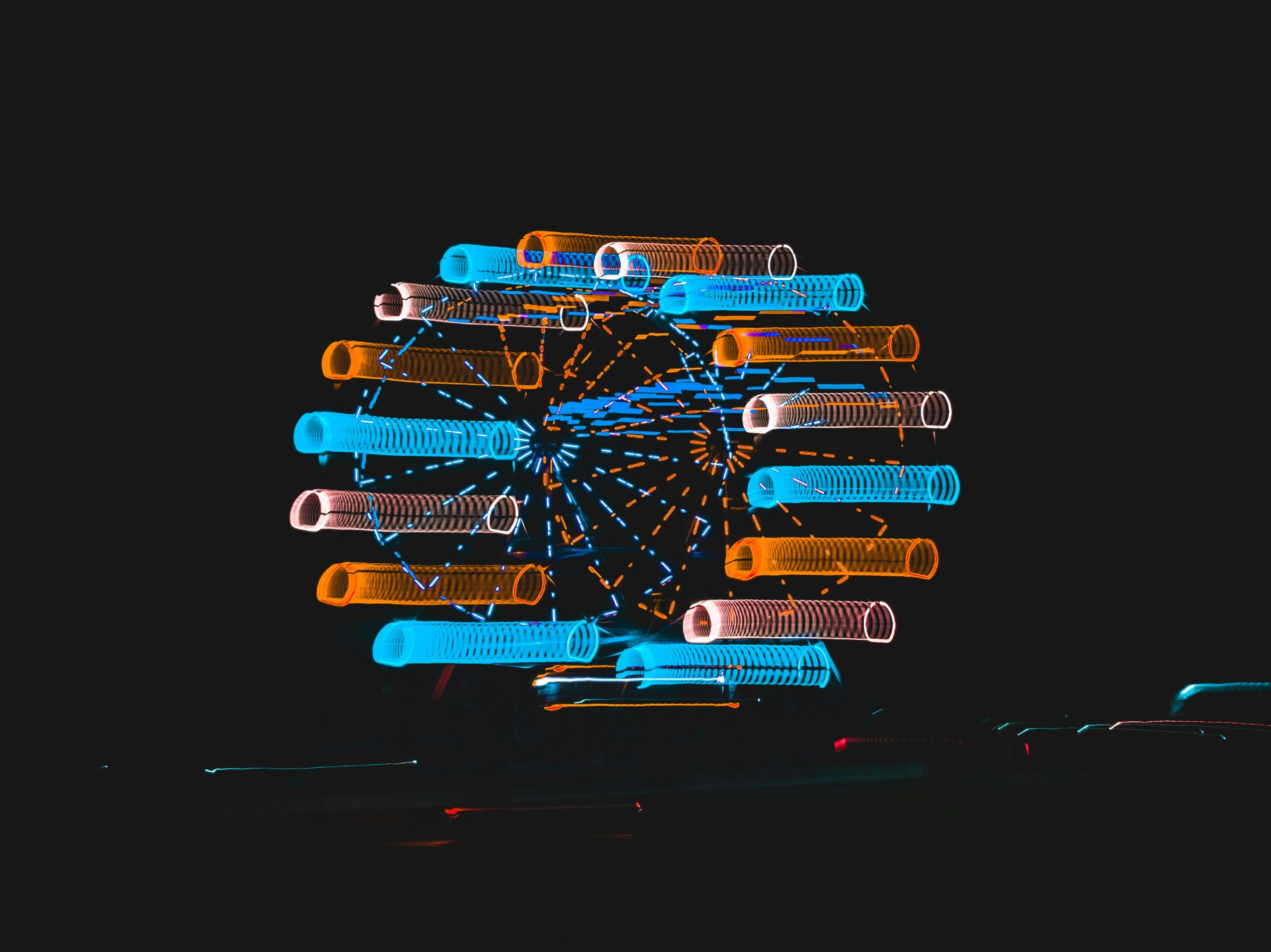 Minh họa hợp đồng thông minh trên blockchain, thể hiện các giao dịch tự động và loại bỏ bên thứ ba.