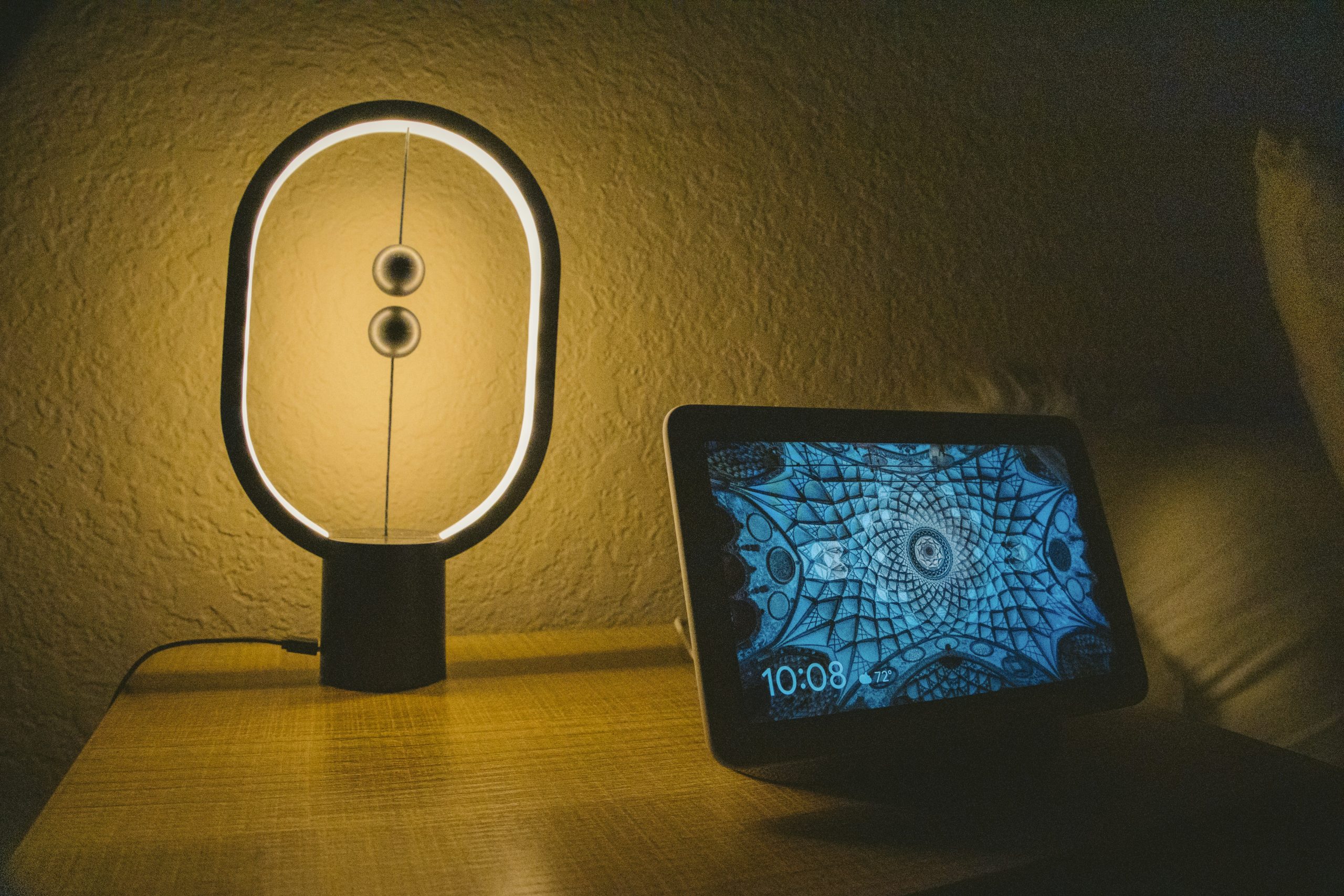 Một màn hình hiển thị danh sách các giao dịch trên trình khám phá khối, minh họa tính minh bạch của blockchain, nơi mọi người có thể kiểm tra dữ liệu.