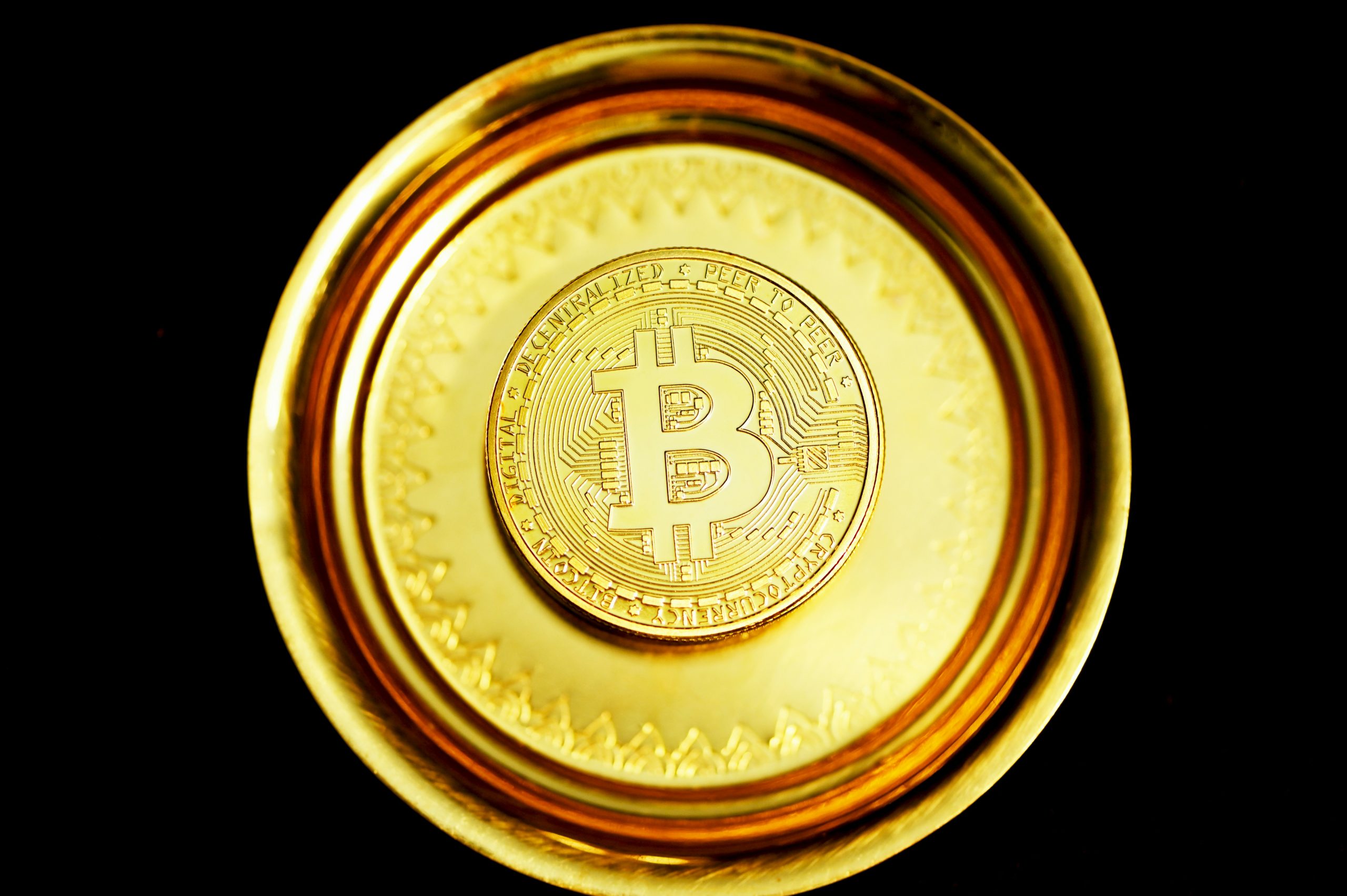 Xem biểu đồ Bitcoin Biểu đồ nến của Bitcoin trên một nền tảng giao dịch trực tuyến, thể hiện sự biến động giá chi tiết để phân tích kỹ thuật và quyết định đầu tư.