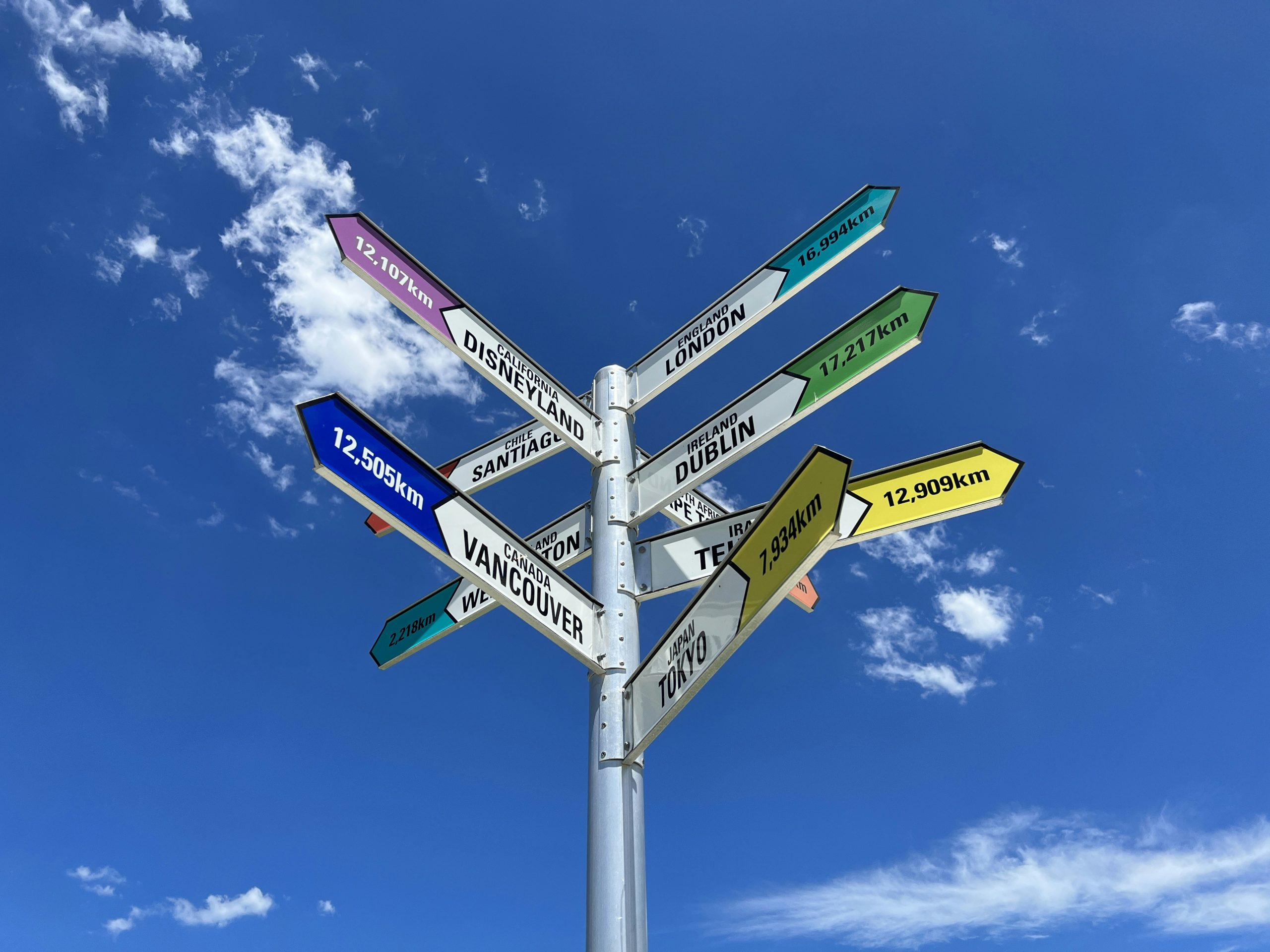 Hình ảnh lựa chọn phương pháp đầu tư phù hợp với hồ sơ rủi ro, cân nhắc giữa chứng khoán và các giải pháp công nghệ.