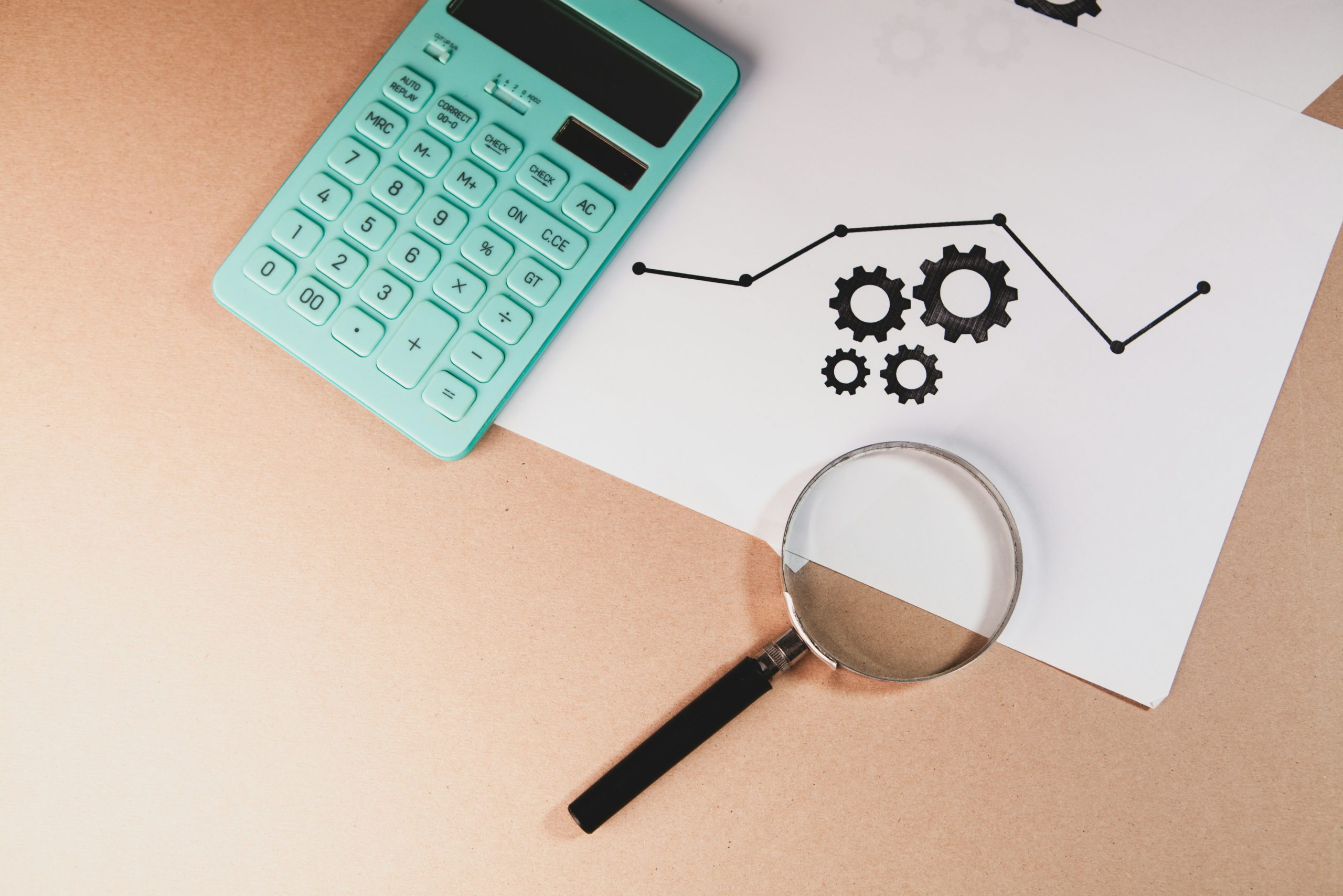 Hình ảnh minh họa quản lý rủi ro hiệu quả trong giao dịch Forex, với biểu đồ tài chính và công cụ phân tích để bảo vệ vốn.