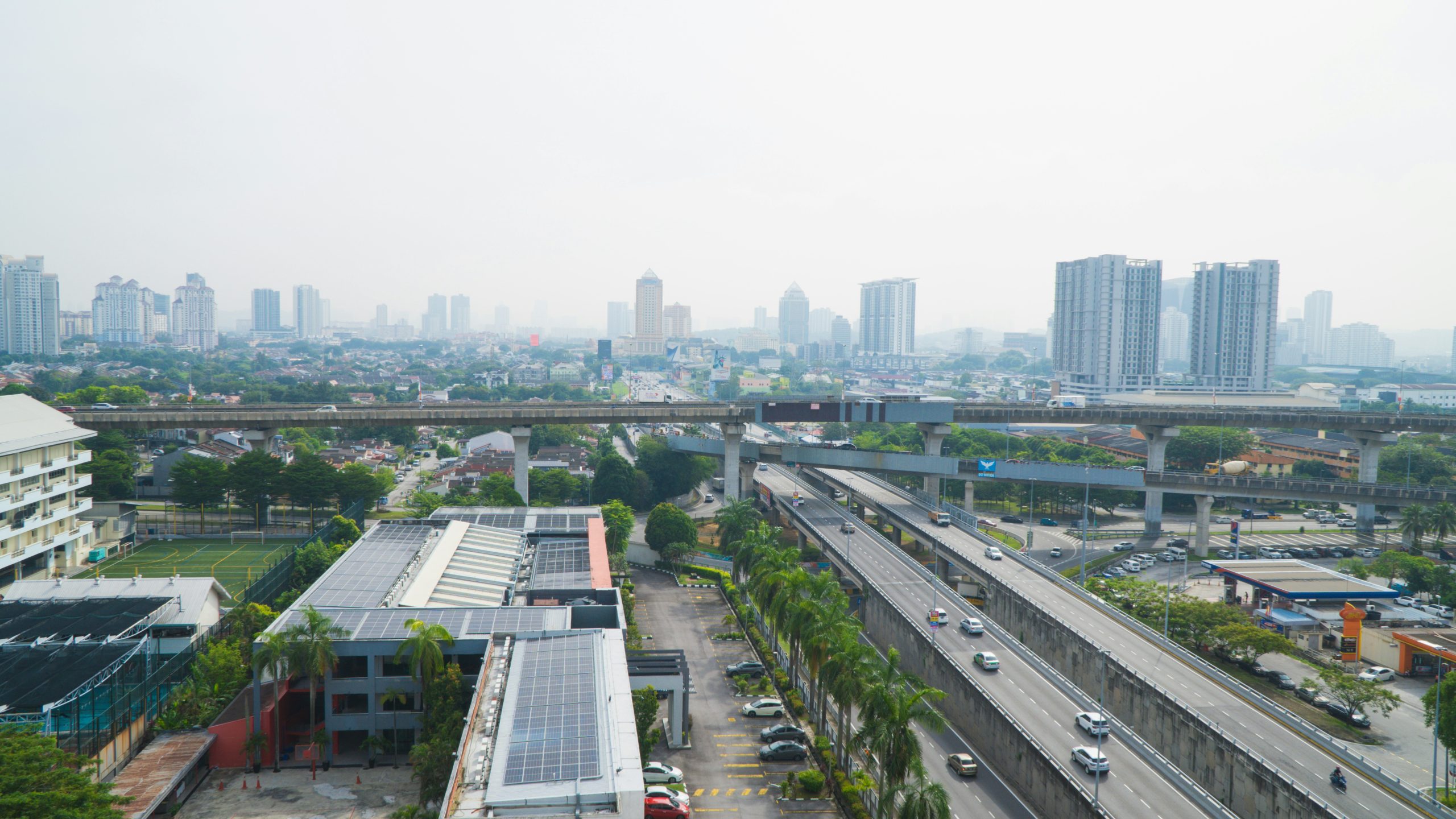 Khu vực đô thị đang phát triển với hạ tầng mới, biểu thị tiềm năng tăng trưởng và lựa chọn bất động sản phù hợp.