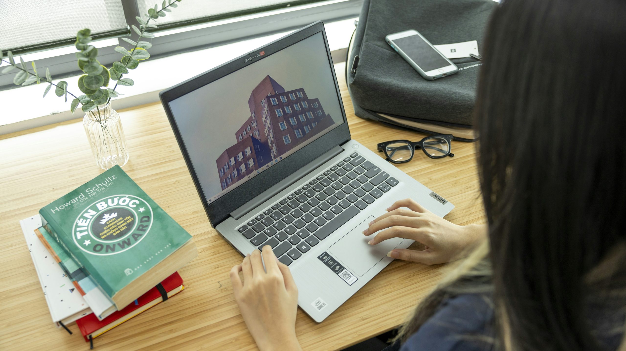 Học viên tham gia nhiều khóa học đầu tư bất động sản, kết hợp giữa hình thức trực tuyến và trực tiếp để tối ưu hóa kiến thức.
